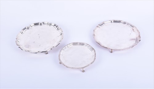 Lot 422 - Three small silver salvers of similar form...