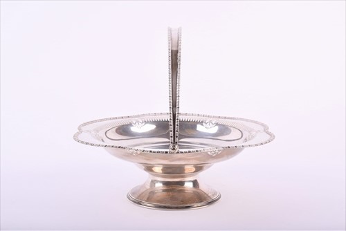 Lot 423 - A George V silver basket Chester 1918,...