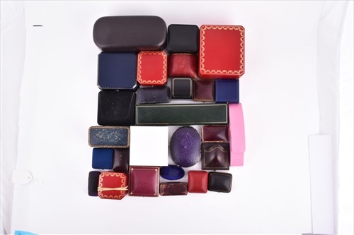 Lot 663 - A large group of antique and modern jewellery...