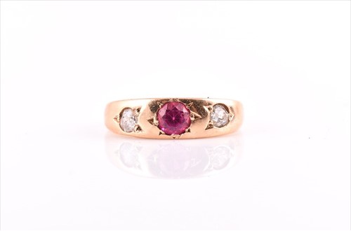Lot 574 - A late 19th / early 20th century 18ct yellow...