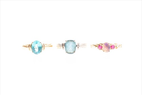 Lot 406 - A 9ct yellow gold and teal blue apatite ring...