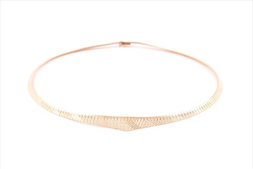 Lot 635 - An 18ct yellow gold Italian necklace formed of...