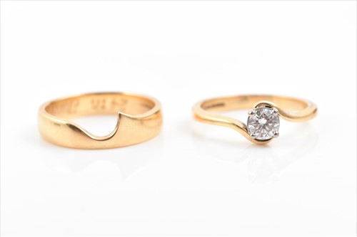 Lot 626 - An 18ct yellow gold solitaire ring set with a...