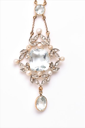 Lot 615 - A 9ct yellow gold, diamond, aquamarine, and...