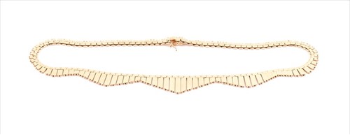 Lot 642 - An 18ct yellow gold fringe necklace comprised...