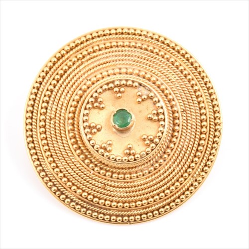 Lot 641 - A yellow metal and emeraldÂ brooch / pendant...