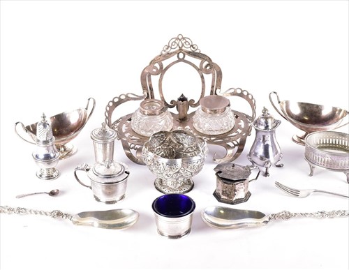 Lot 451 - An Edward VII pierced silver inkwell...