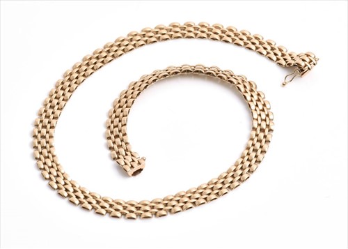 Lot 661 - An Italian 9ct yellow gold necklace of...