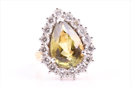 Lot 528 - An 18ct yellow gold, diamond, and green...