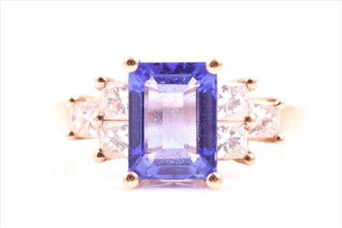 Lot 538 - An 18ct yellow gold, diamond, and tanzanite...