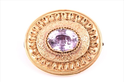 Lot 518 - A late 19th / early 20th century yellow metal...