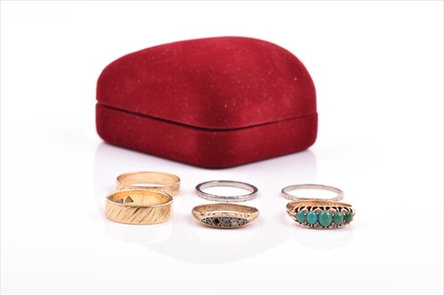 Lot 507 - An 18ct yellow gold and turquoise ring size O,...