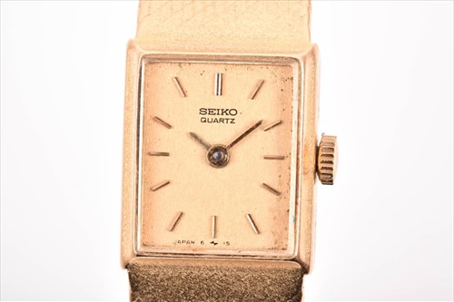 Lot 497 - A ladies 18ct yellow gold Seiko wristwatch...