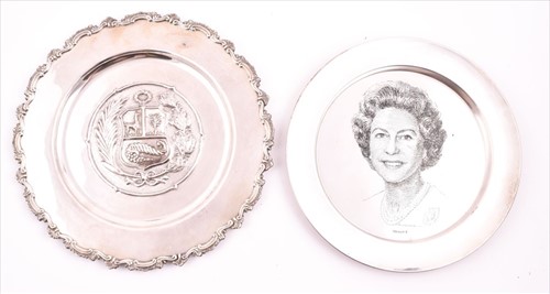 Lot 412 - A Queen Elizabeth II Silver Jubilee...