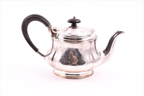 Lot 413 - A George V silver bachelor's teapot Sheffield...