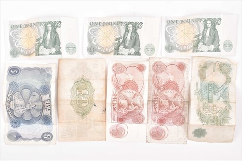 Lot 335 - A collection of British bank notes to include...