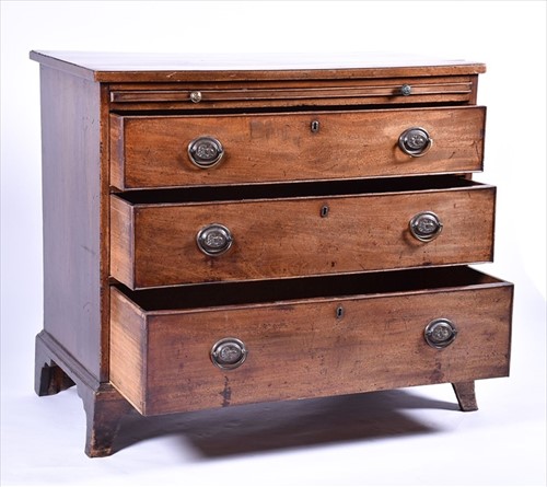 Lot 25 - A George III mahogany bachelorâ€™s chest with...
