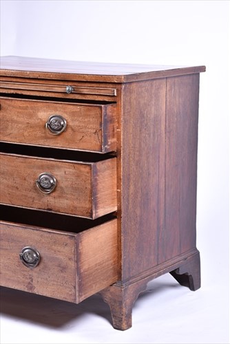 Lot 25 - A George III mahogany bachelorâ€™s chest with...