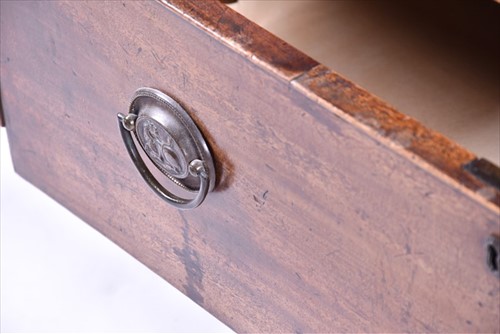 Lot 25 - A George III mahogany bachelorâ€™s chest with...
