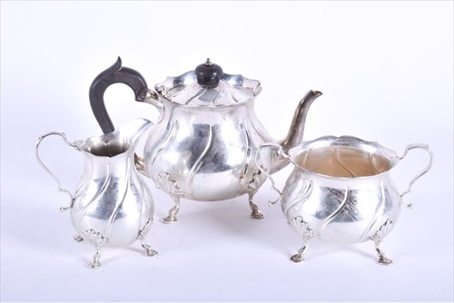 Lot 462 - A consolidated late Victorian three-piece...