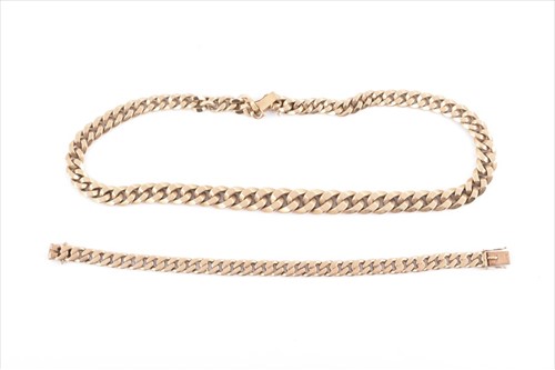 Lot 606 - A yellow metal necklace comprised of flattened...
