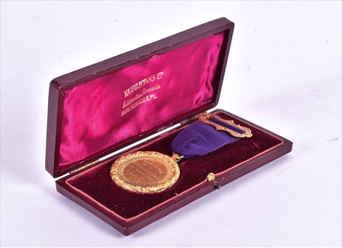 Lot 370 - An early 20th century 9ct hallmarked...