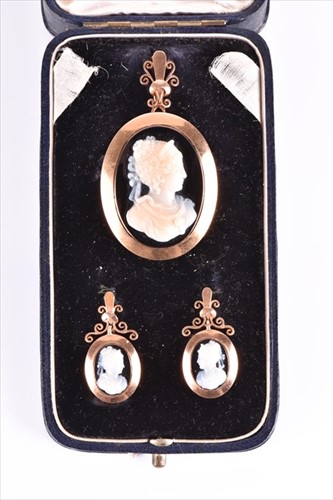 Lot 587 - A mid to late 19th century yellow gold and...