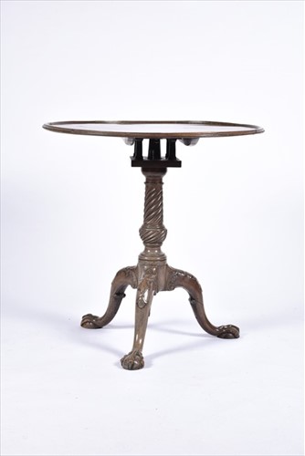 Lot 55 - A Georgian mahogany tilt-top table with...