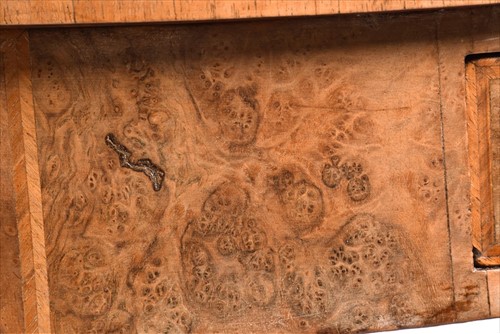 Lot 1 - A fine pair of William and Mary style burr...