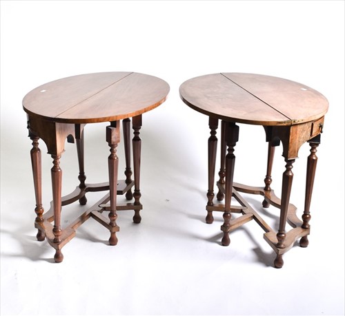 Lot 1 - A fine pair of William and Mary style burr...