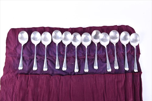Lot 481 - An early 20th century silver set of twelve...