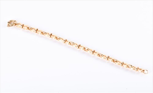 Lot 578 - A 9ct yellow gold bracelet comprised of...