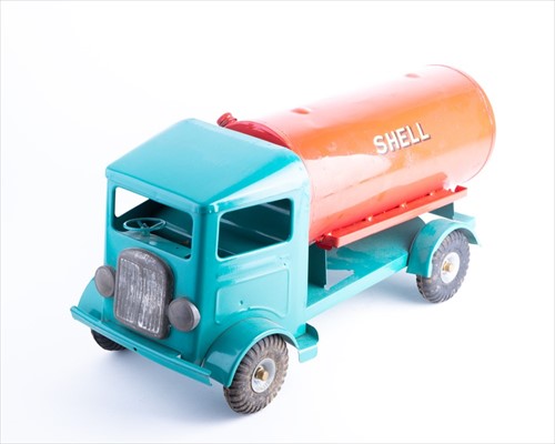 Lot 188 - A large Tri-ang No. 204 Shell Tank Lorry in...