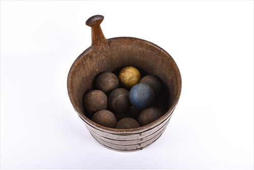 Lot 7 - An unusual 19th century coopered barrel/bucket...