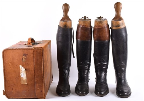 Lot 347 - A late 19th century travelling leather hat box...