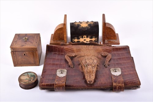 Lot 353 - A mixed lot to include an early 20th century...