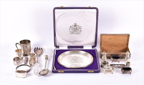 Lot 495 - A silver circular commemorative salver by...