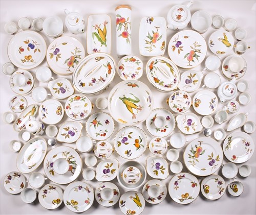 Lot 251 - An extensive modern Royal Worcester 'Evesham'...