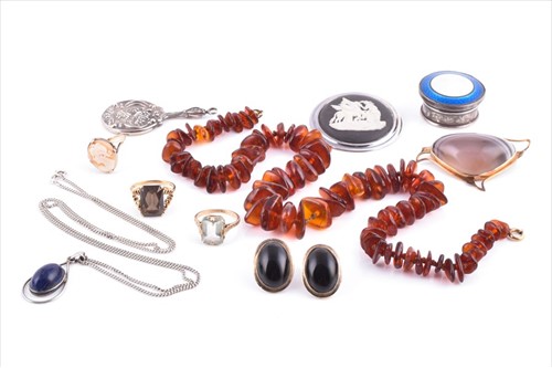 Lot 701 - A group of jewellery and silver itemsÂ  to...