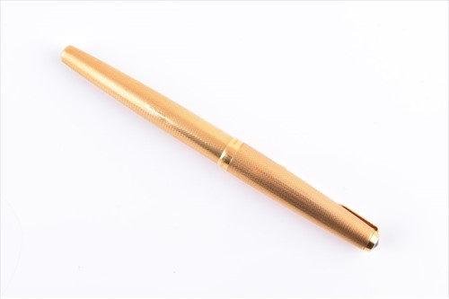 Lot 420 - An 18ct yellow gold Parker fountain pen with...