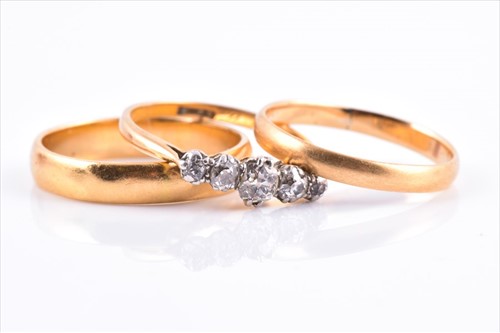 Lot 661 - An 18ct yellow gold and old-cut diamond ring...