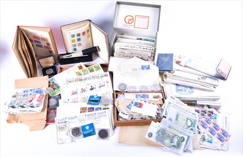 Lot 425 - A mixed quantity of stamps and first day...