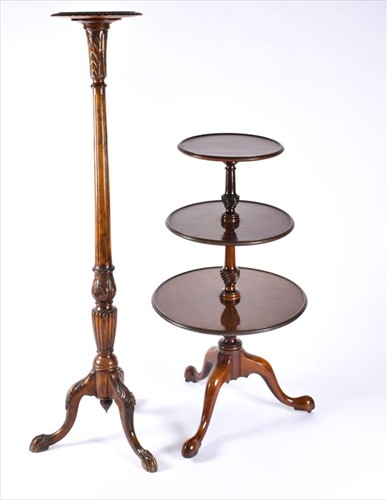 Lot 103 - A Georgian mahogany three tier dumb waiter...