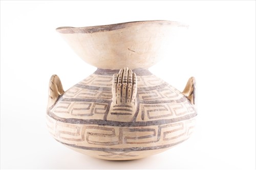 Lot 191 - A Greco-Italian Daunian terracotta vessel with...