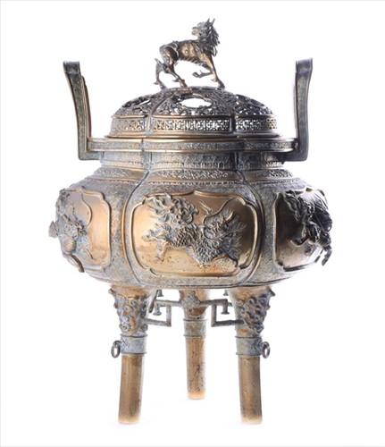 Lot 124 - A large late 19th / early 20th century Chinese...