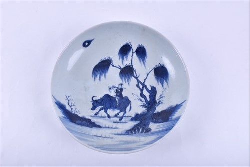 Lot 156 - A Chinese Qing dynasty blue and white...