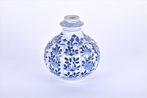 Lot 157 - A Chinese Kangxi period blue and white vase of...