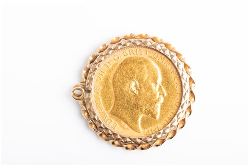 Lot 302 - A Edward VII 1902 half sovereign in a 9ct...