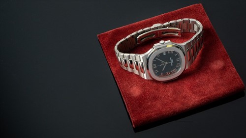 Lot 311 - A fine and rare Patek Philippe Nautilus Ref....