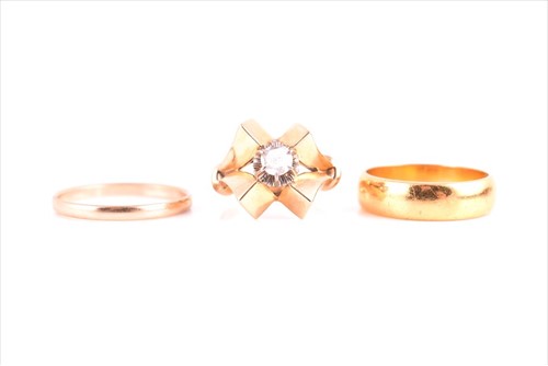 Lot 560 - An unusual Modernist style yellow metal and...